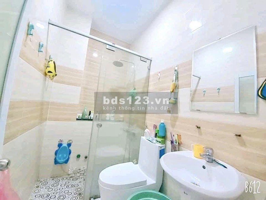 Bán nhà hẻm xe tải khu vực Hương Lộ 2, diện tích sử dụng 80m2, giá bán 6.3 tỷ, lhcc