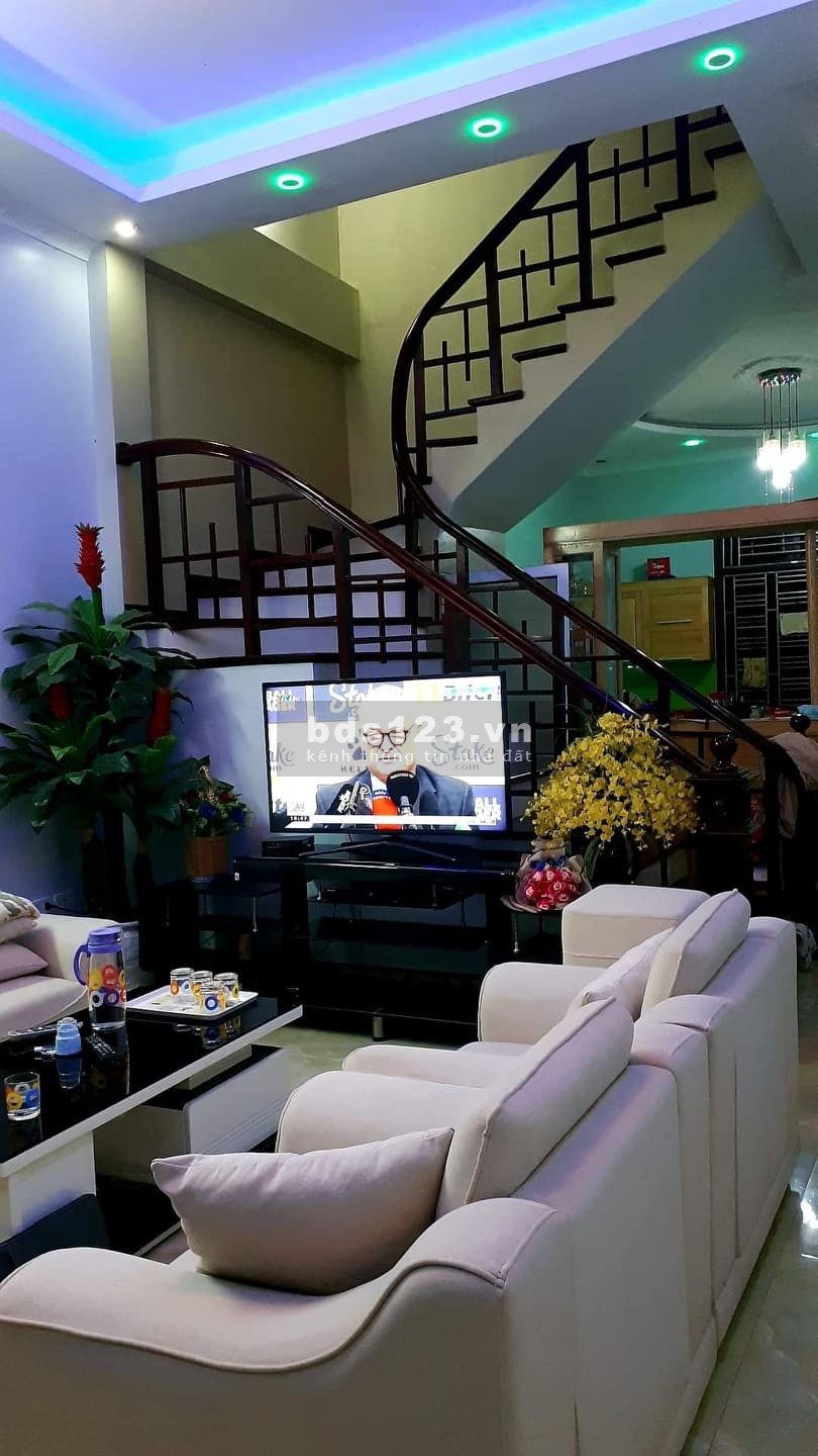 Bán căn nhà 5 tầng tại thị trấn Chúc Sơn, Chương Mỹ diện tích 80m2 giá bán 4.5 tỷ