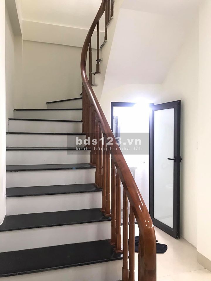 Khương Trung nhà mới ngõ rộng ô tô 4 chổ qua nhà diện tích 35m2, 5 tầng giá bán 3.5 tỷ