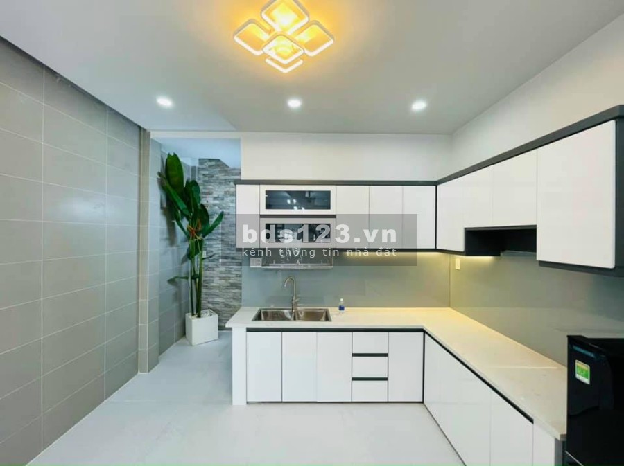 Bán nhà đường Vườn Lài, quận Tân Phú, 40m2, 2 tầng, hẻm xe hơi, giá rẻ