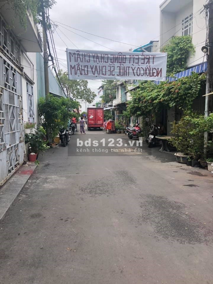 Bán nhà Phạm Văn Đồng Kinh doanh náo nhiệt, Mặt tiền 5.75m, đường 6m, Giá chỉ 4.45 tỷ.