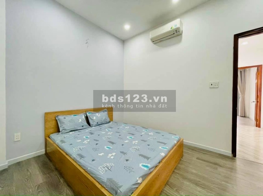 Bán nhà đường Vườn Lài, quận Tân Phú, 40m2, 2 tầng, hẻm xe hơi, giá rẻ