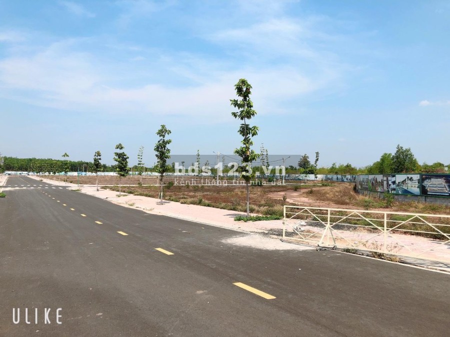 Bán lô đất diện tích 150m2 đất thổ cư, hot nhất phân khu B, đất TTTP Đồng Xoài, sổ hồng.