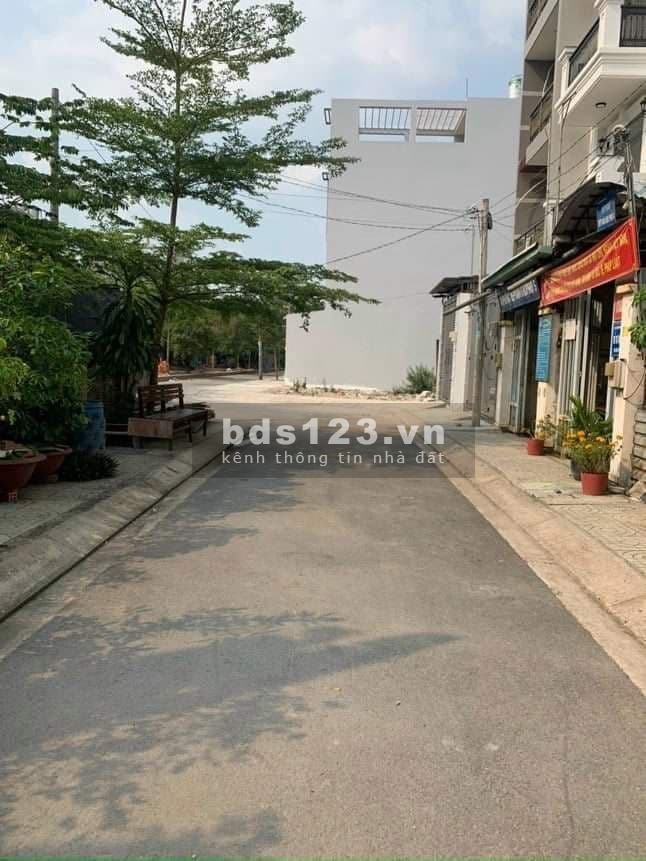 Chủ ngộp ngân hàng bán gấp đất hẻm 8m, Lê Văn Quới, Bình Tân, dtsd 96m2, giá chỉ 5.X tỷ