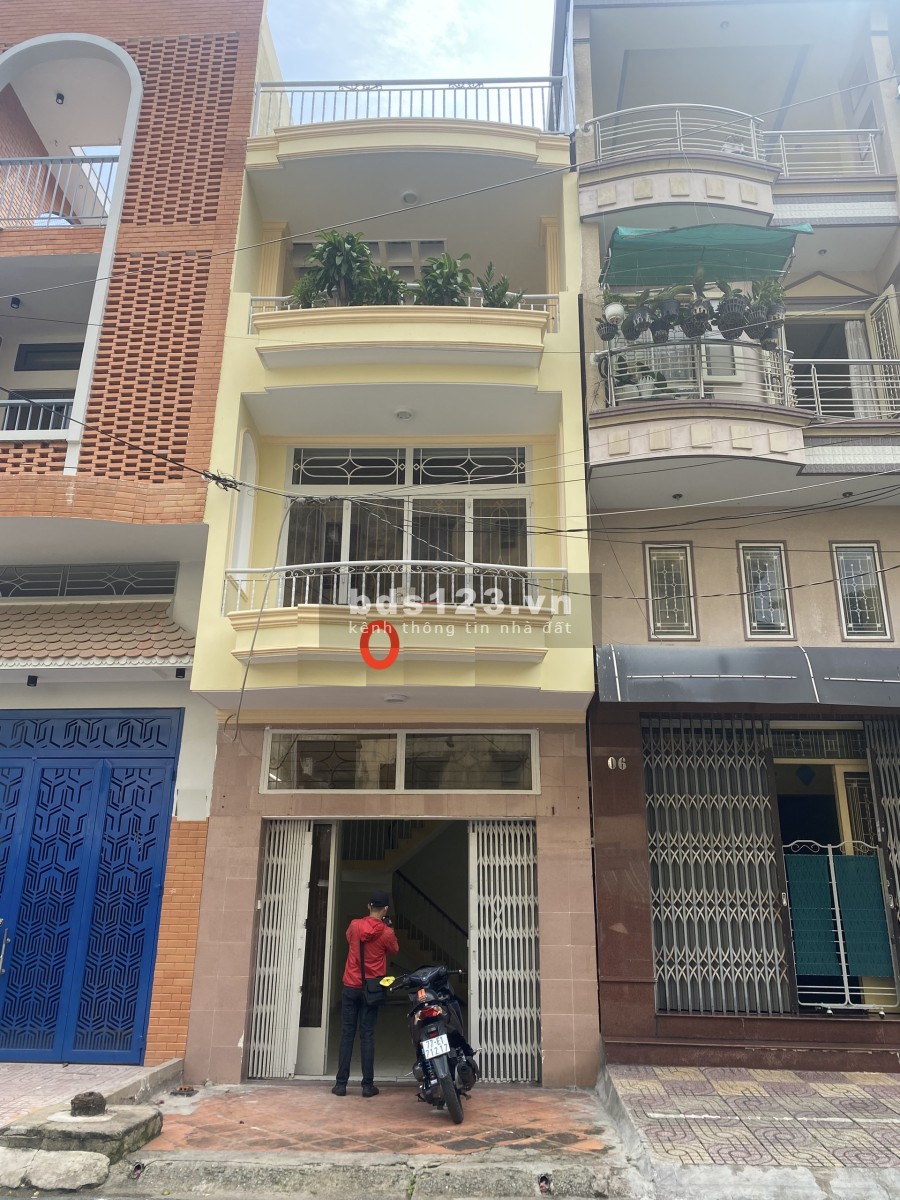 Mặt Tiền Đường số 8 Chu Văn An diện tích sử dụng 4x17m, kết cấu 1 trệt, 3 lầu vào ở ngay
