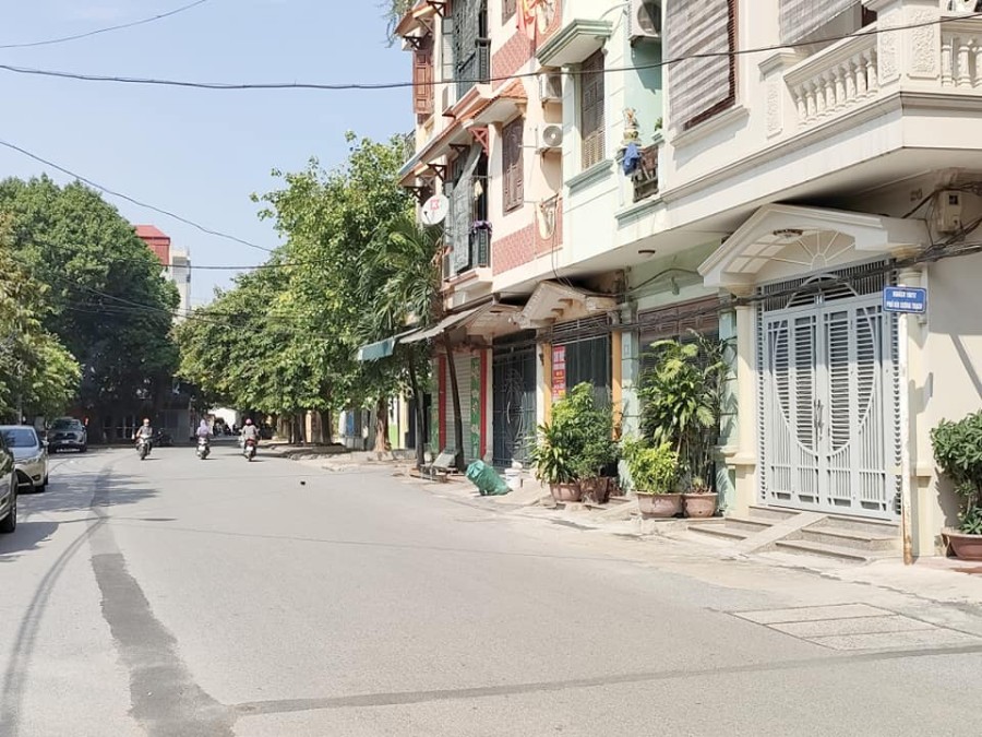 Phân lô ô tô 7 chỗ vào nhà đối diện trường tiểu học, khu dân cư hiện hữu, tiện ích đủ