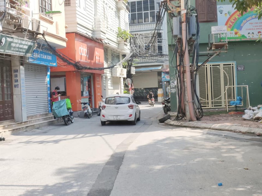 Phân lô ô tô 7 chỗ vào nhà đối diện trường tiểu học, khu dân cư hiện hữu, tiện ích đủ