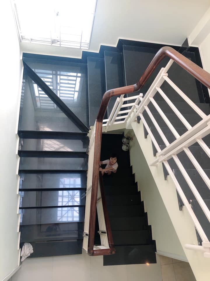 Nhà bán gần Phan Xích Long diện tích 51m² công nhận đủ 4 tầng BTCT cách mặt tiến 20m