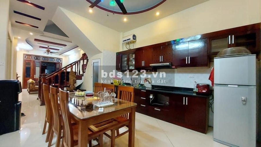 Ngã Tư Sở dt 43m2 hơn 4 tỷ kinh doanh mặt ngõ thông trước nhà 5m Quận Thanh Xuân
