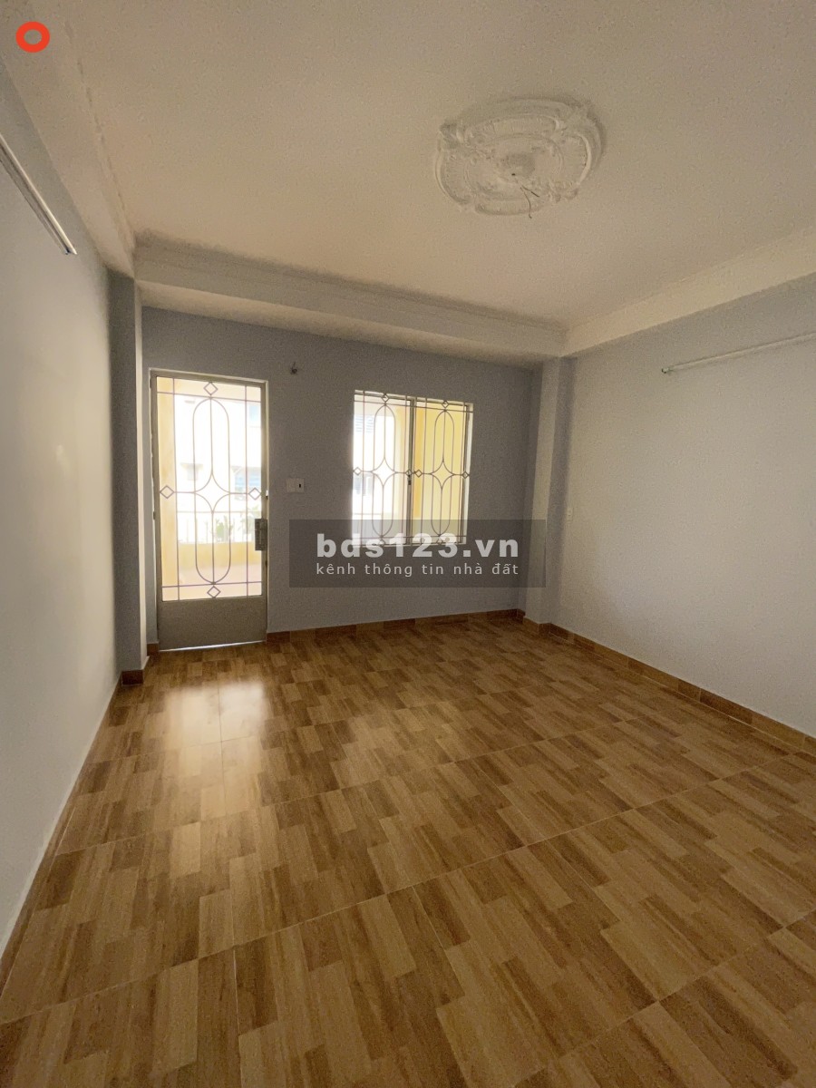 Mặt Tiền Đường số 8 Chu Văn An diện tích sử dụng 4x17m, kết cấu 1 trệt, 3 lầu vào ở ngay