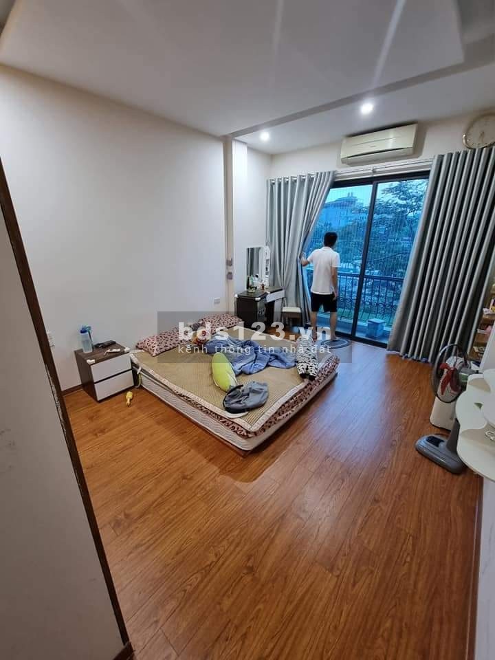 Bán nhà cực hiếm, phố Duy Tân, nhà đẹp ô tô tránh 5m, 5 tầng dtsd 28m2, giá chỉ 3.3 tỷ