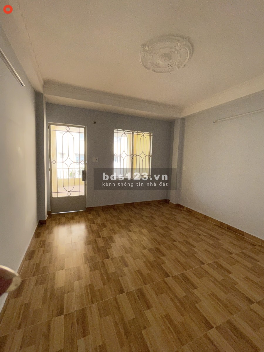 Mặt Tiền Đường số 8 Chu Văn An diện tích sử dụng 4x17m, kết cấu 1 trệt, 3 lầu vào ở ngay