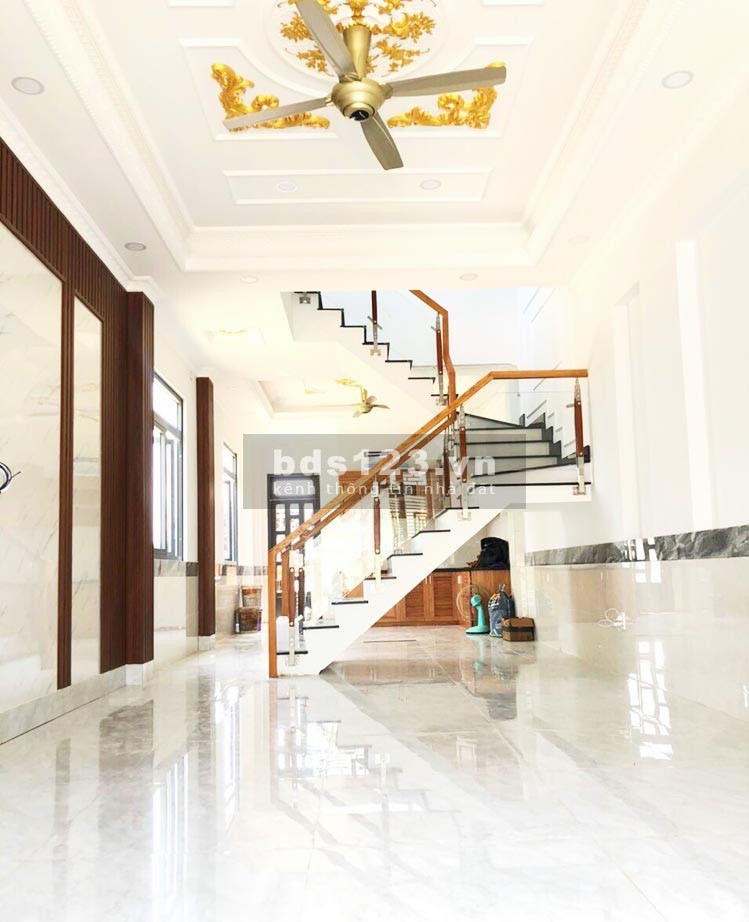 Dịch cần bán gấp nhà mặt tiền hoàn toàn mới khu dân cư hiện hữu, tiện tích xung quanh đủ