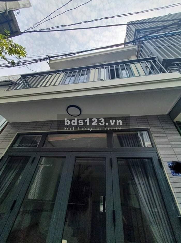 Bán nhà 373 Lạc Long Quân diện tích sử dụng 20m2, khu dân trí cao, hxh, giá bán 2 tỷ 58