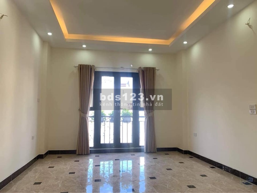 Bán nhà nguyên căn ở Thái Hà, ô tô đỗ cửa, giá chỉ hơn 5 tỷ, pháp lý đủ, có sẵn nội thất