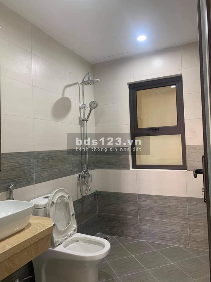 Bán nhà nguyên căn ở Thái Hà, ô tô đỗ cửa, giá chỉ hơn 5 tỷ, pháp lý đủ, có sẵn nội thất