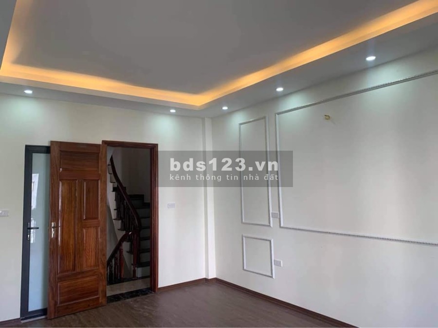 Bán nhà nguyên căn ở Thái Hà, ô tô đỗ cửa, giá chỉ hơn 5 tỷ, pháp lý đủ, có sẵn nội thất