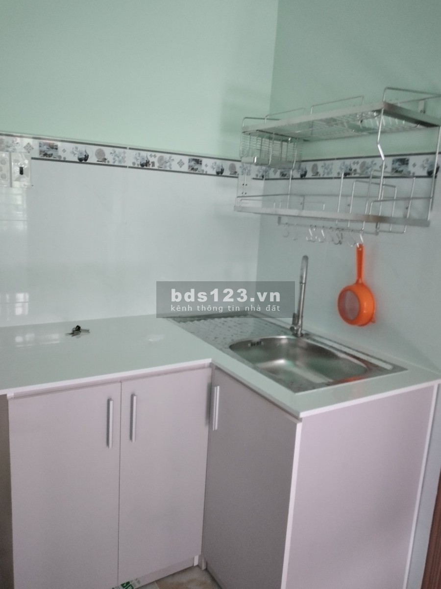 Cho thuê phòng trọ còn mới, môi trường sống yên tĩnh, diện tích 28m2 có sẵn đầy đủ nội thất
