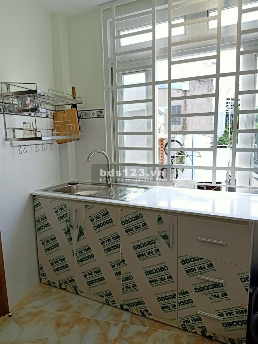Cho thuê phòng trọ còn mới, môi trường sống yên tĩnh, diện tích 28m2 có sẵn đầy đủ nội thất