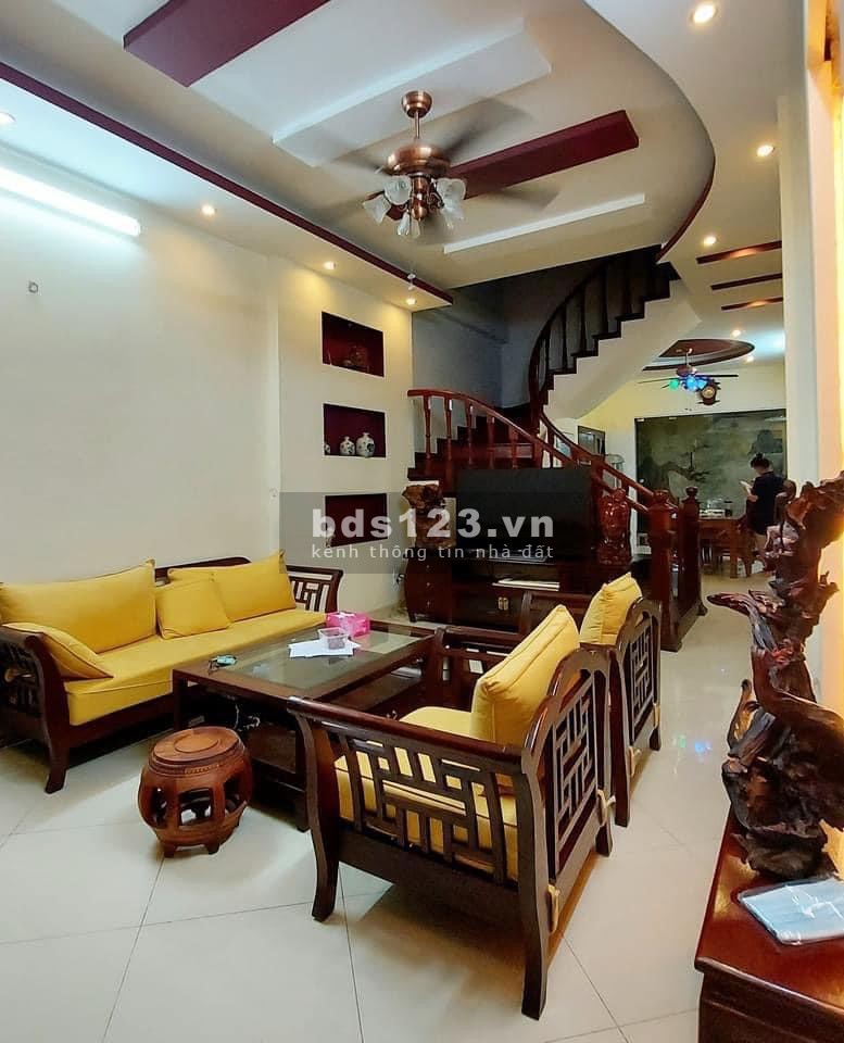 Ngã Tư Sở dt 43m2 hơn 4 tỷ kinh doanh mặt ngõ thông trước nhà 5m Quận Thanh Xuân