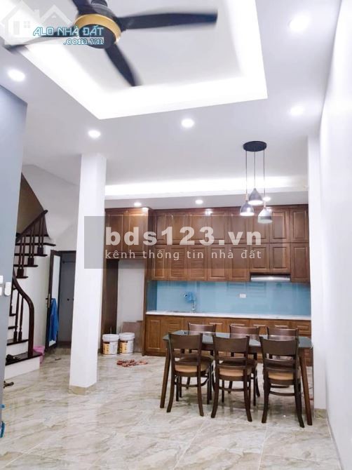 Bán nhà ngõ 445 Nguyễn Khang diện tích 47m2, giá bán chỉ 5.1 tỷ, sổ đỏ chính chủ, bàn giao ngay