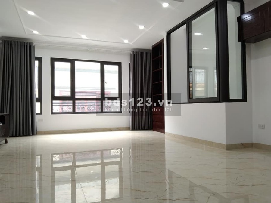 Bán nhà Trần Quốc Hoàn, Cầu Giấy, Lô góc, Ô tô tránh, Thang máy, 59m2, 13.5 tỷ