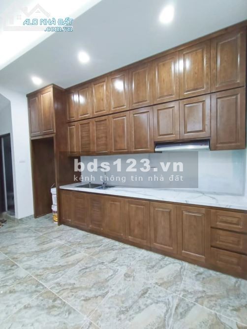 Bán nhà ngõ 445 Nguyễn Khang diện tích 47m2, giá bán chỉ 5.1 tỷ, sổ đỏ chính chủ, bàn giao ngay