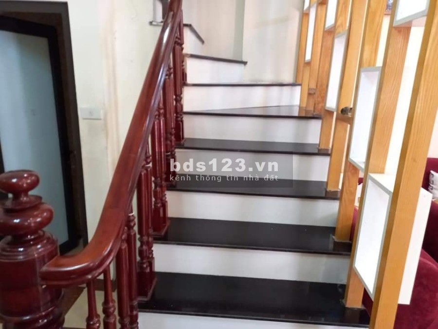 Nhà đẹp Phố Nam Dư Hoàng Mai DT34m2*5T, ô tô đỗ 5m, giá 2.75 tỷ. LH:0902092363