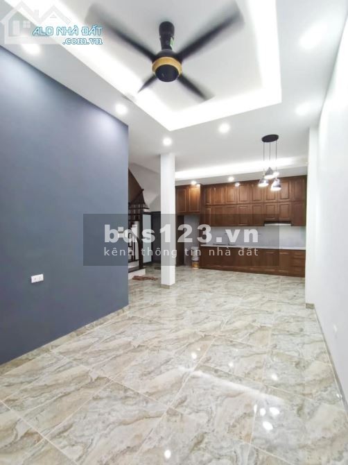 Bán nhà ngõ 445 Nguyễn Khang diện tích 47m2, giá bán chỉ 5.1 tỷ, sổ đỏ chính chủ, bàn giao ngay