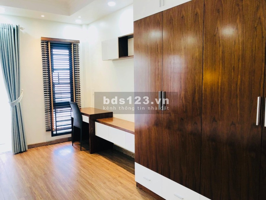 Hạ giá 300tr bán nhanh căn nhà đúc 3 lầu hẻm xe hơi, giá 4.51 tỷ thương lượng LH 0909582116