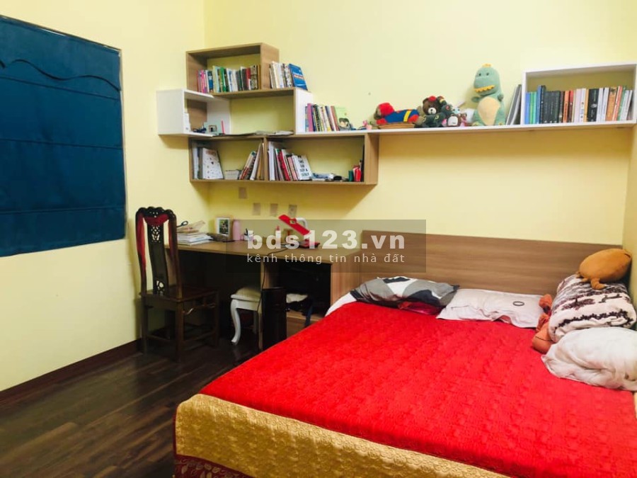 Bán nhà ngõ 107 Hồng Mai ngõ rộng thông vòng quanh, diện tích 30m2, giá bán 2.4 tỷ