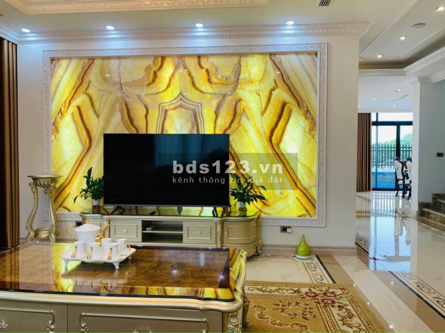 Biệt thự xây dựng thiết kế Địa Trung Hải 300m xây dựng 3 tầng 1 tum có bể bơi trong nhà