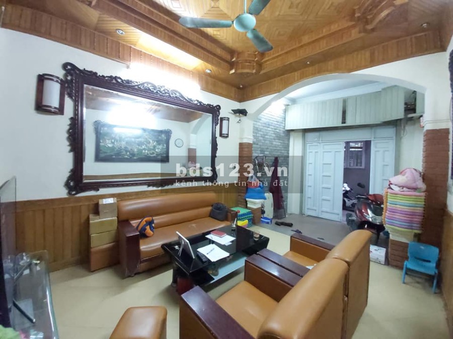 Bán nhà ngõ 107 Hồng Mai ngõ rộng thông vòng quanh, diện tích 30m2, giá bán 2.4 tỷ