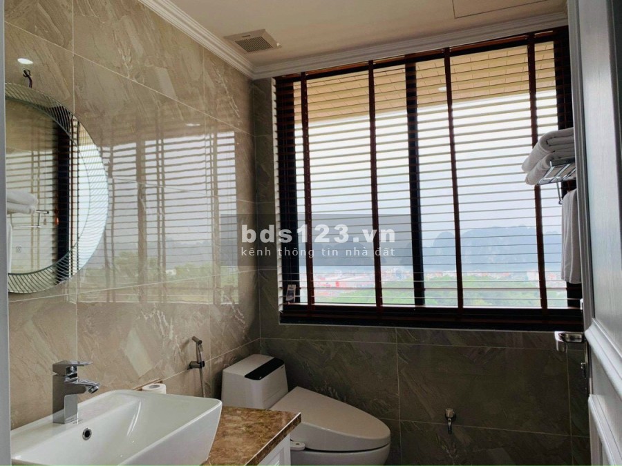 Biệt thự xây dựng thiết kế Địa Trung Hải 300m xây dựng 3 tầng 1 tum có bể bơi trong nhà