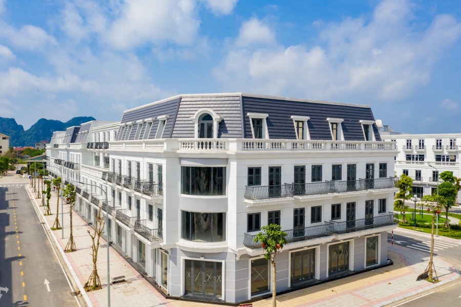 Chính chủ cần bán lô shophouse 2 mặt tiền 90m2 tại Vincom Cẩm Phả giá thoả thuận