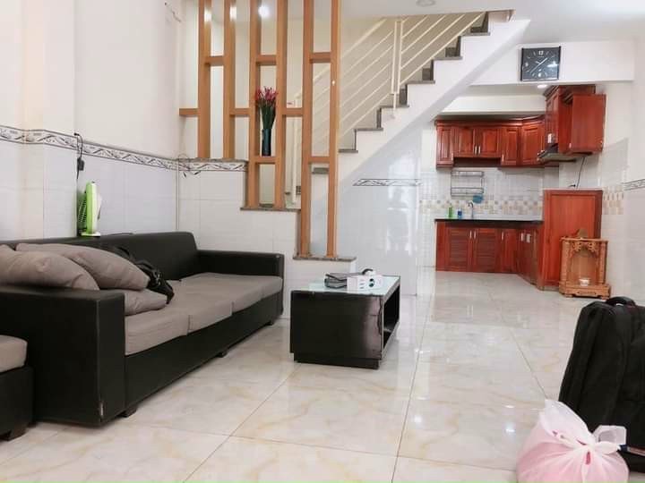 Nnhà vuông đẹp P5 Tân Bình, 2 tầng BTCT Hẻm rộng 1 trục thẳng thông CMT8, Trường Sa