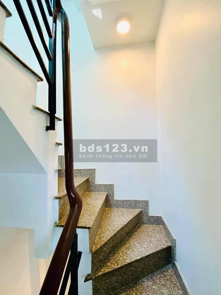 Bán nhà nguyên căn sát mặt tiền ngay trung tâm Quận 10, hẻm xe tải giá bán 5.1 tỷ sổ sẵn