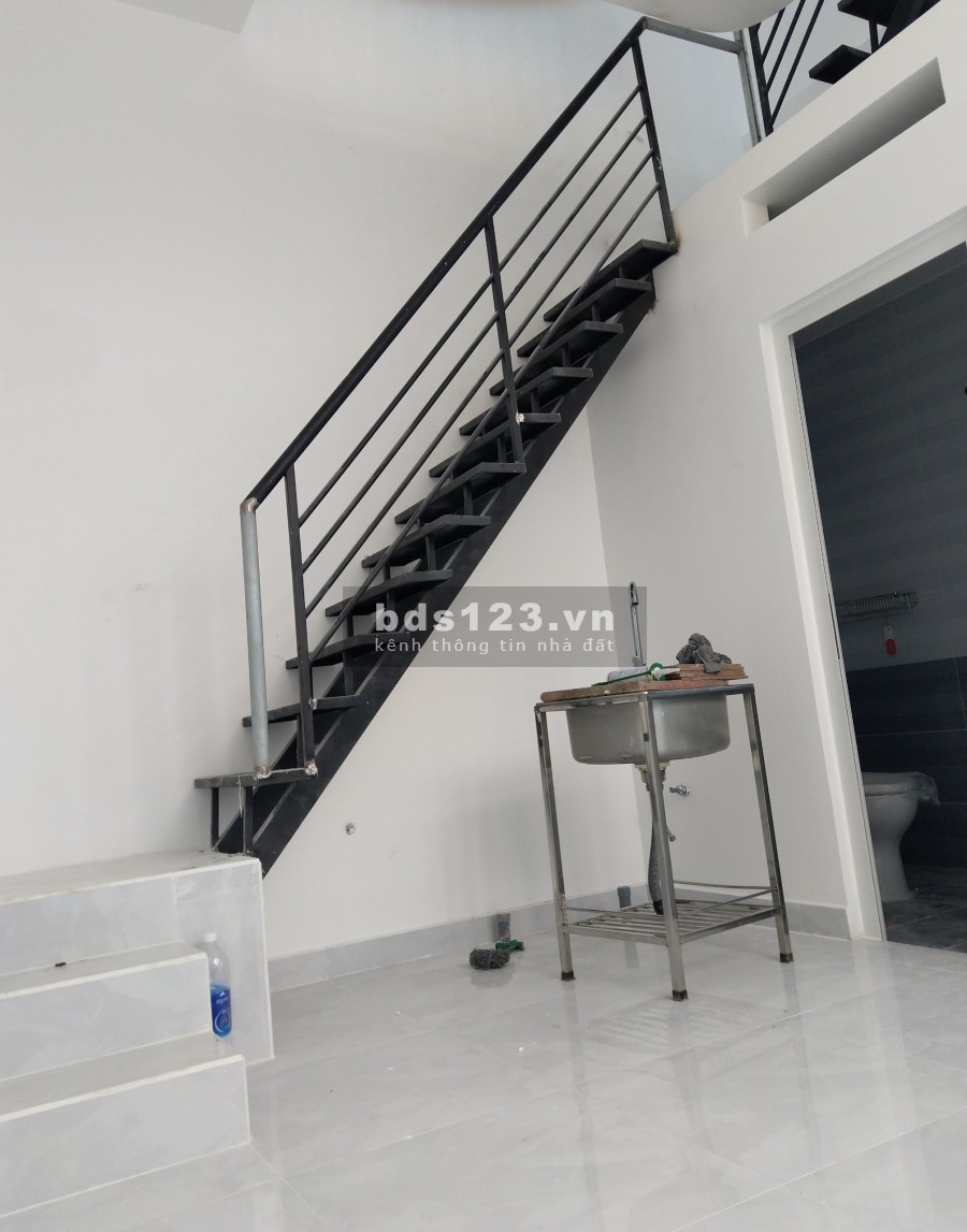 Cho thuê nhà mới xây sạch đẹp 1 trệt 1 lầu Phạm Văn Bạch, Quận Tân Bình (10/2021)