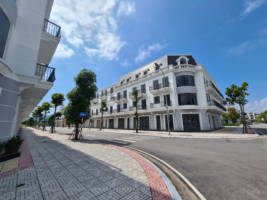 Chính chủ cần bán lô shophouse 2 mặt tiền 90m2 tại Vincom Cẩm Phả giá thoả thuận