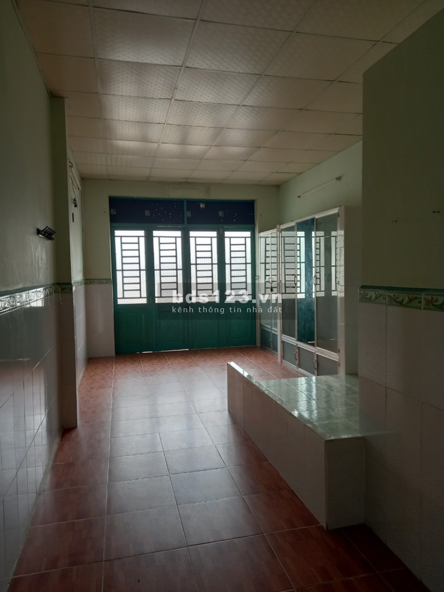 Nhà mặt tiền vừa ở vừa kinh doanh, ngay Giggamall, ngã tư Bình Triệu, đường Phạm Văn Đồng