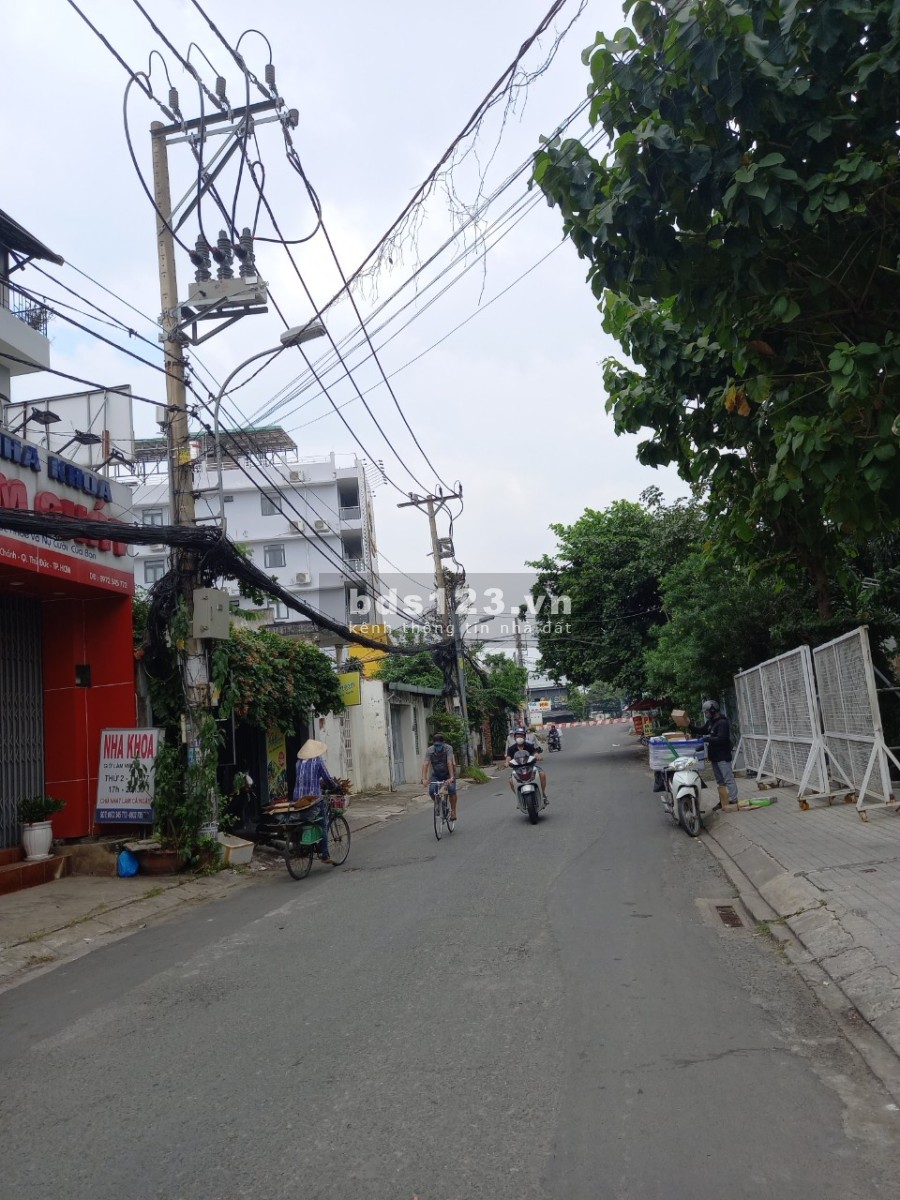 Nhà mặt tiền vừa ở vừa kinh doanh, ngay Giggamall, ngã tư Bình Triệu, đường Phạm Văn Đồng