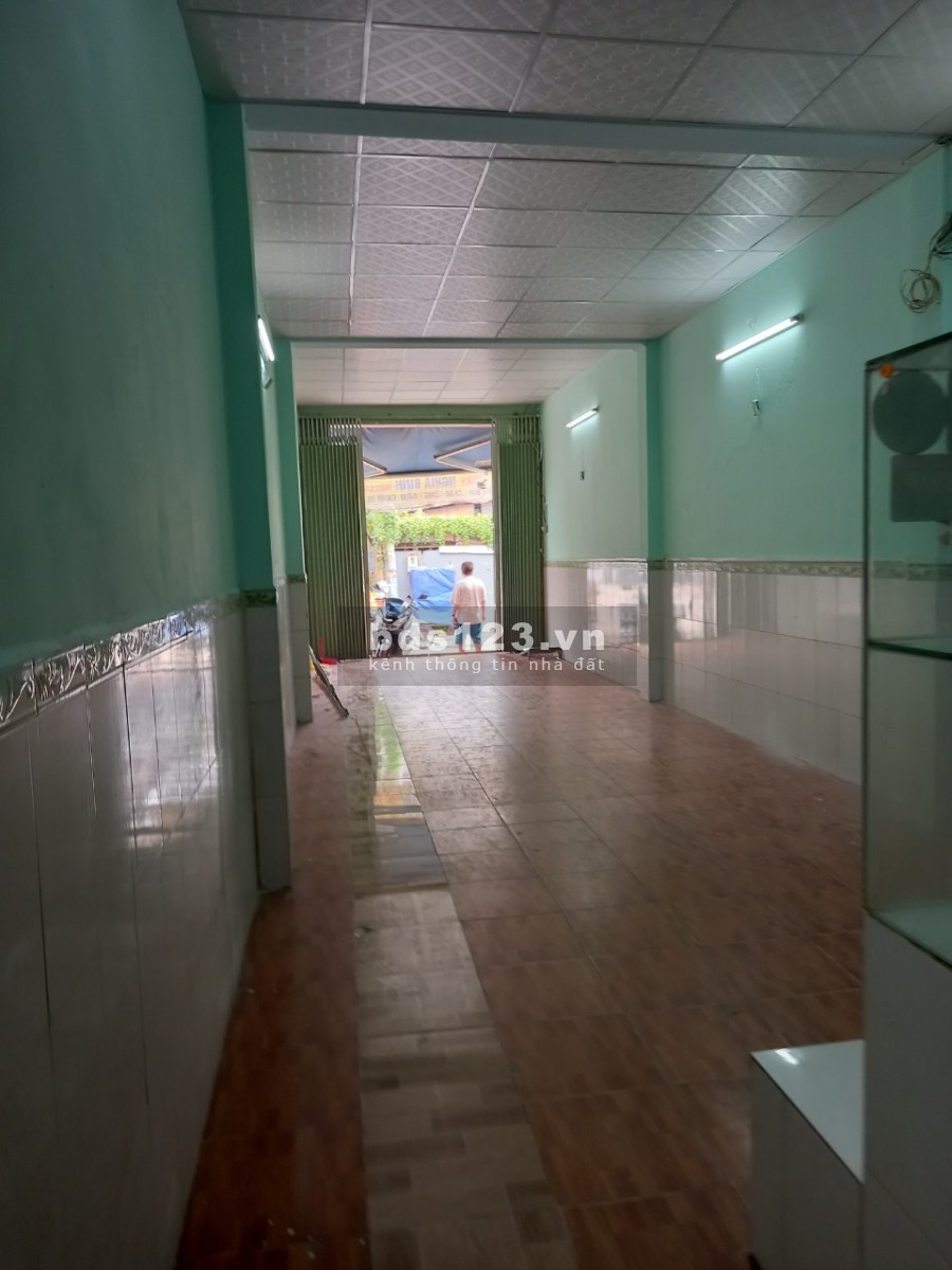 Nhà mặt tiền vừa ở vừa kinh doanh, ngay Giggamall, ngã tư Bình Triệu, đường Phạm Văn Đồng