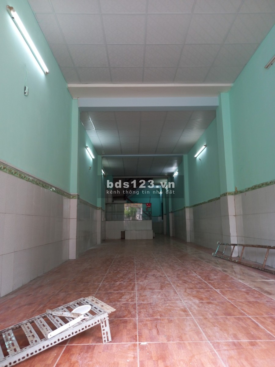 Nhà mặt tiền vừa ở vừa kinh doanh, ngay Giggamall, ngã tư Bình Triệu, đường Phạm Văn Đồng
