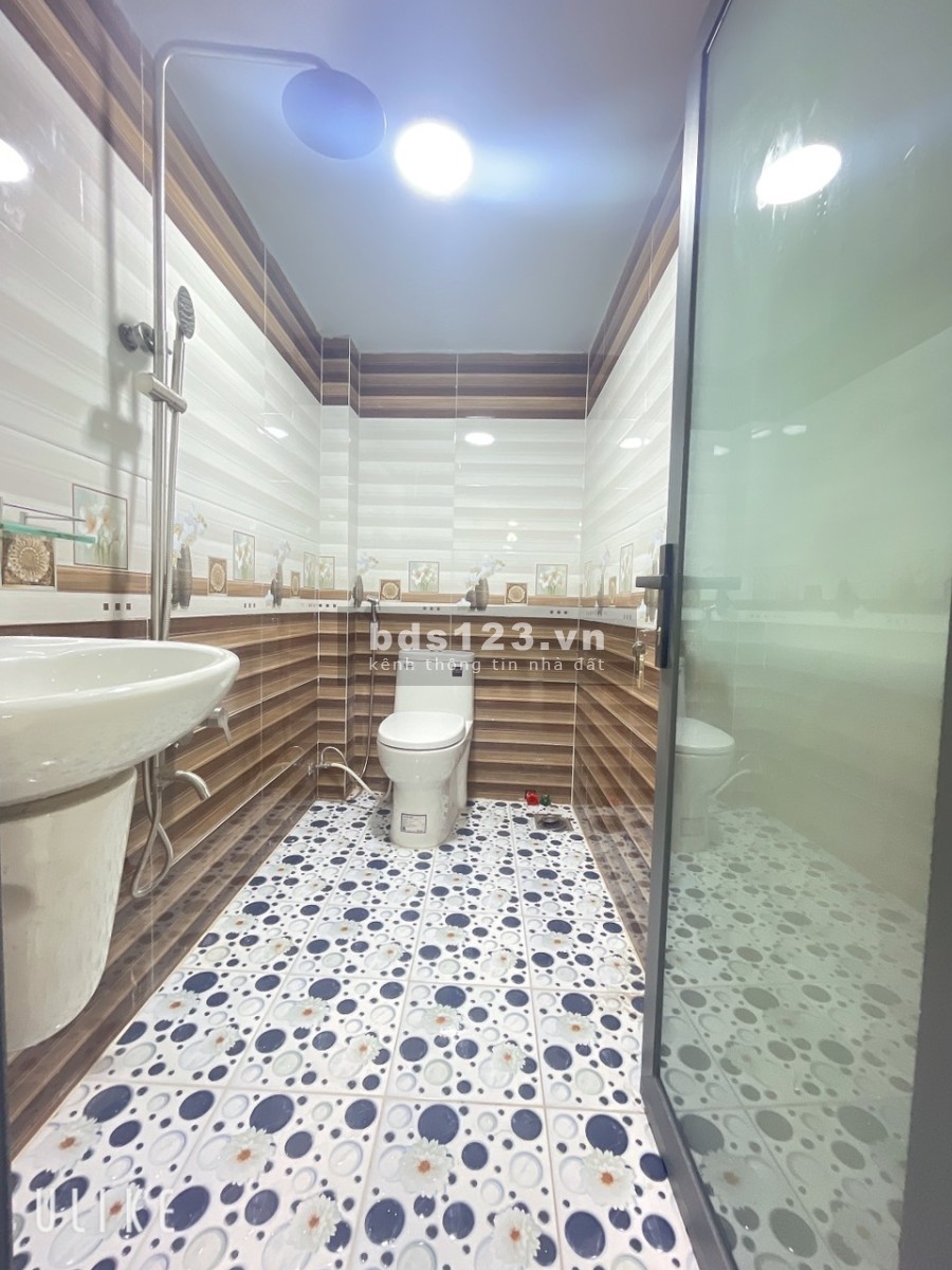 Bán nhà nguyên căn góc hẻm xe ba gác phường Tân Phú Quận 7 sổ hồng riêng, giá tốt