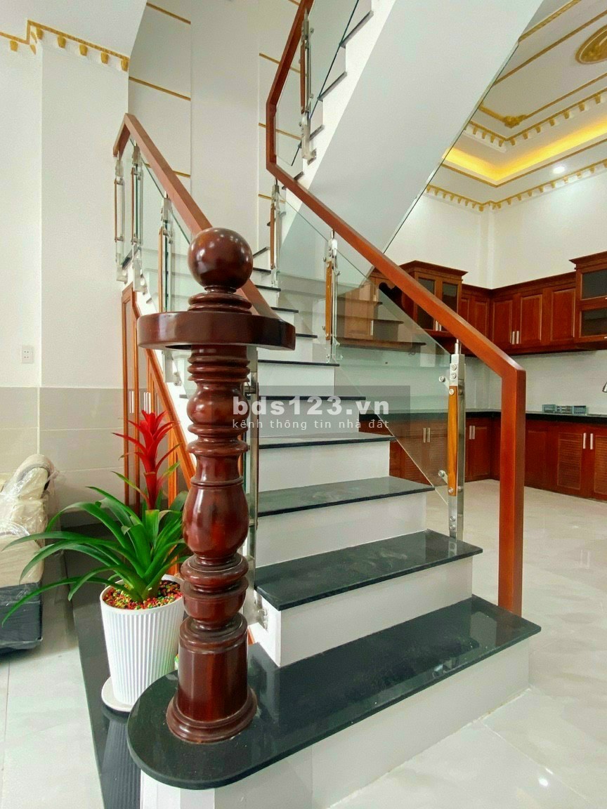 Nhà hướng Tây hẻm 1 xẹt Liên Khu 5-6, phường Bình Hưng Hoà B, Quận Bình Tân,Lh : 0909012217