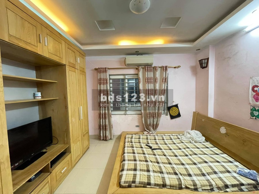 Bán nhà Phùng Hưng diện tích sử dụng 40m2 5 tầng giá 4.7 tỷ…