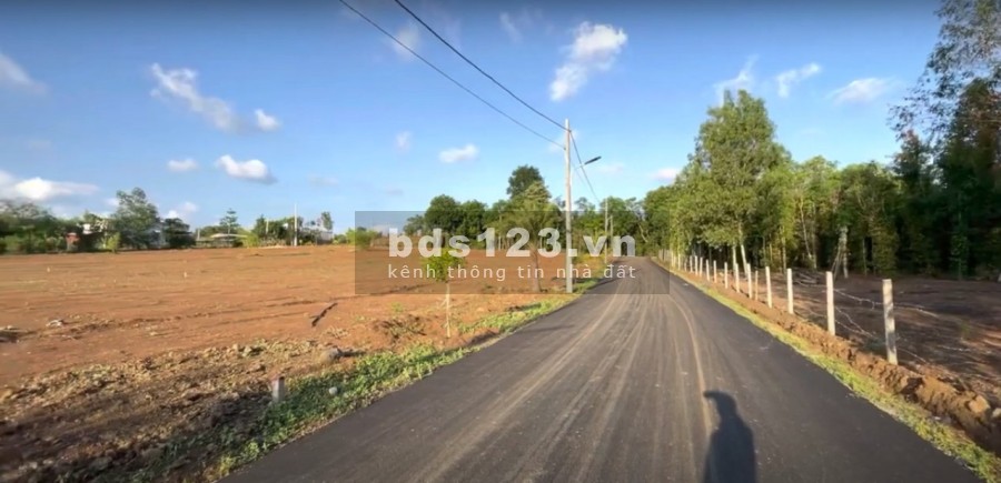 Bán diện tích sử dụng 1000m2 đất nhà vườn siêu đẹp cạnh hồ đá đen giá rẻ đầu tư