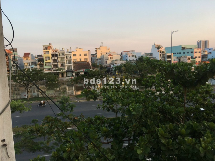 Kẹt tiền bán gấp nhà 2 MT đường Võ Văn Kiệt và Phùng Hưng P.13, Quận 5