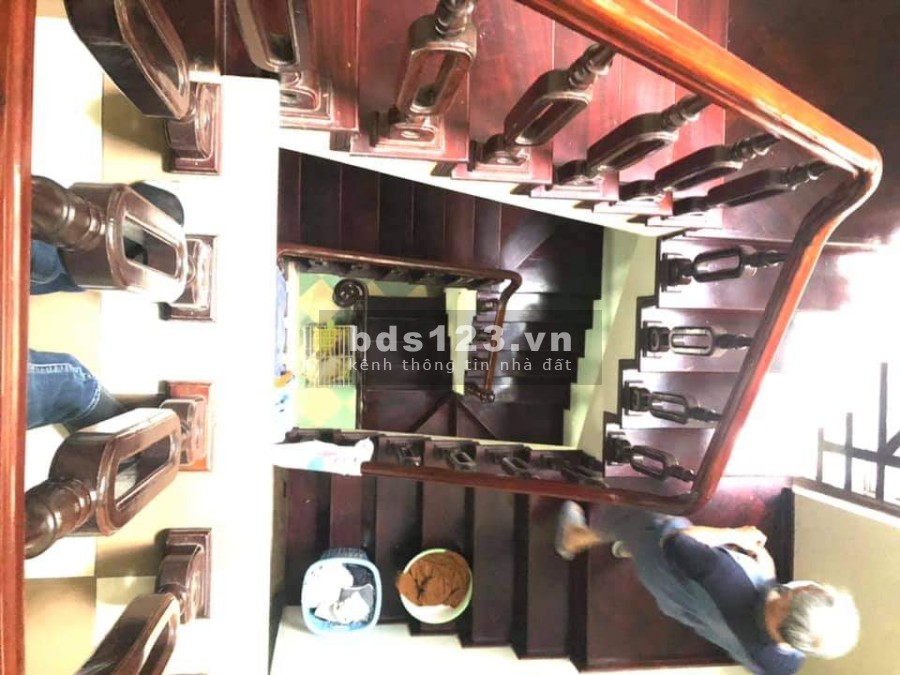 Bán biệt thự Duy Tân lô góc ô tô tránh, đỗ trong nhà, khu dân cư đông đúc, giá tốt, sổ sẵn