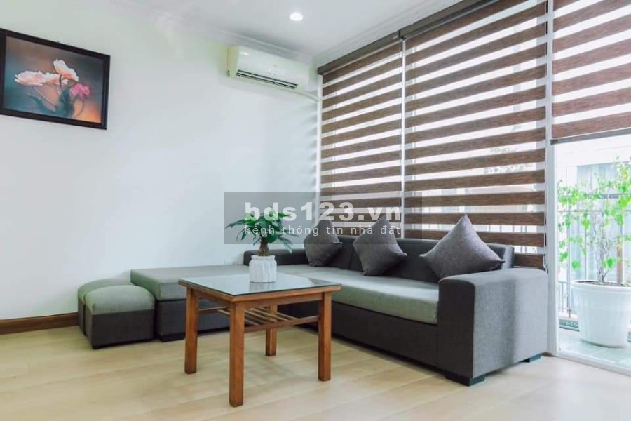 Bán chung cư mini 8 tầng có thang máy, khu hiếm, ô tô vào nhà sát hồ Ngọc Khánh, mt 5.2m